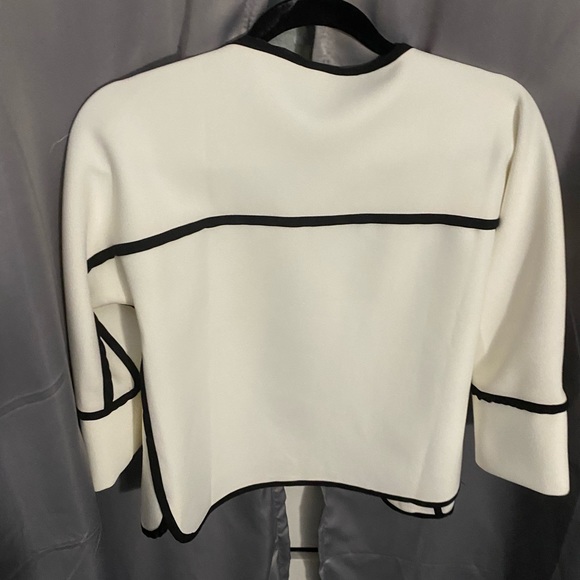 Beautiful elegant blazer white with black. - Picture 3 of 3